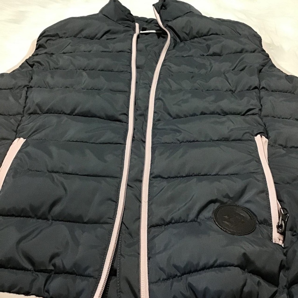 Lotto Women’s Puffer Gray Vest With Pink Piping Sleeveless Mock Neck View 4